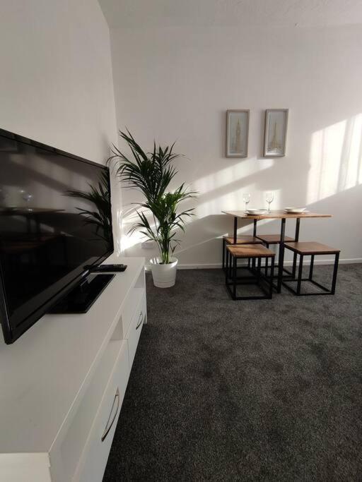 1 Bedroom Apartment With Free Parking Γουέιμουθ Εξωτερικό φωτογραφία