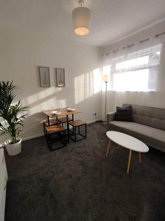 1 Bedroom Apartment With Free Parking Γουέιμουθ Εξωτερικό φωτογραφία