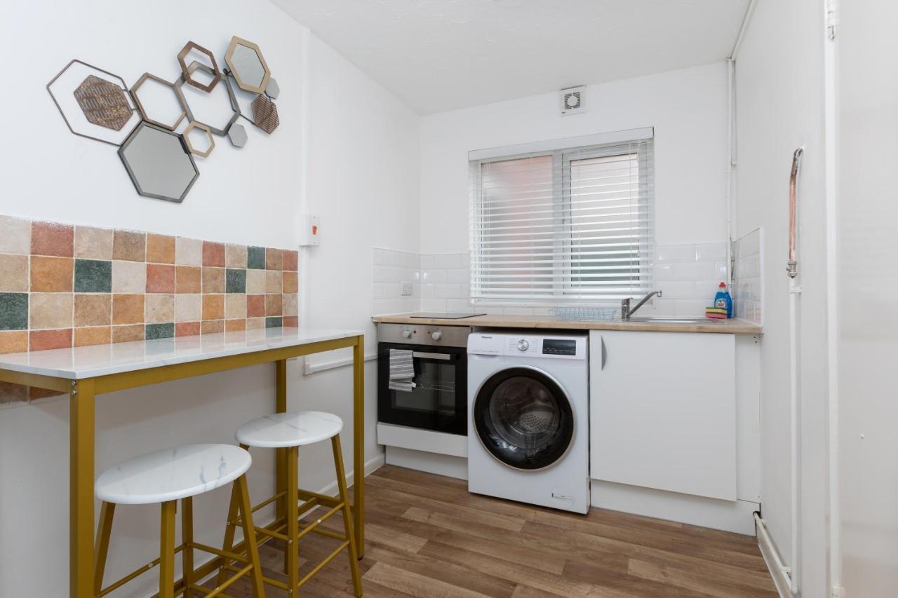 1 Bedroom Apartment With Free Parking Γουέιμουθ Εξωτερικό φωτογραφία